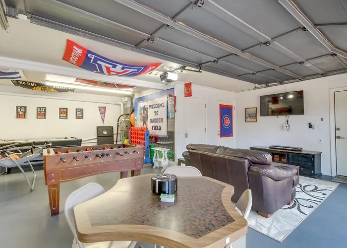 Game Room, Fire Pit, Deck: Remodeled Pinetop Holiday home Indian Pine