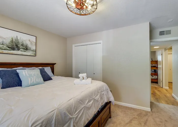 Game Room, Fire Pit, Deck: Remodeled Pinetop Holiday home