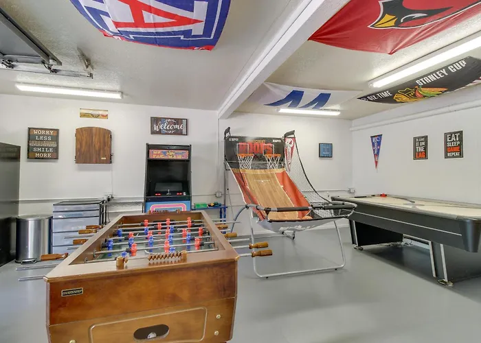 Game Room, Fire Pit, Deck: Remodeled Pinetop Indian Pine