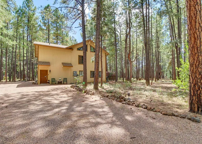 Game Room, Fire Pit, Deck: Remodeled Pinetop Holiday home *