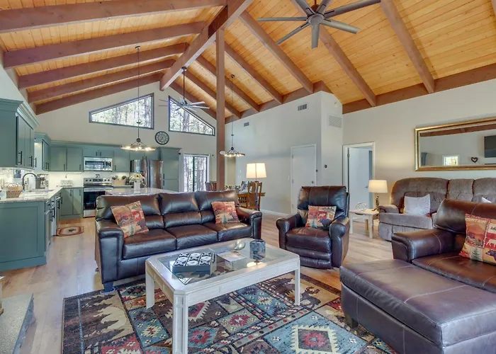 Game Room, Fire Pit, Deck: Remodeled Pinetop Holiday home