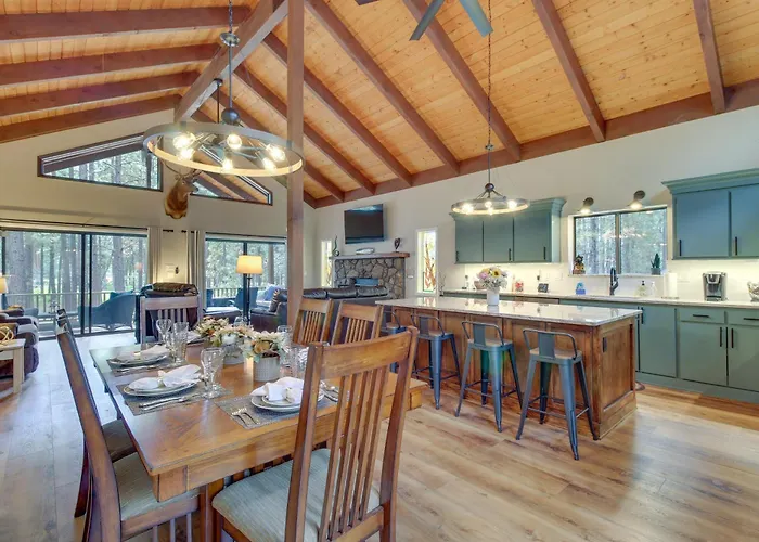 Holiday home Game Room, Fire Pit, Deck: Remodeled Pinetop