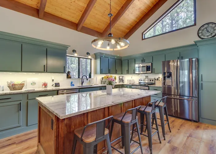 Game Room, Fire Pit, Deck: Remodeled Pinetop Indian Pine