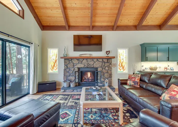 Game Room, Fire Pit, Deck: Remodeled Pinetop Holiday home